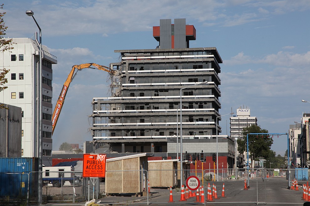 Hochhausabriss nach dem schweren Erdbeben von 2010